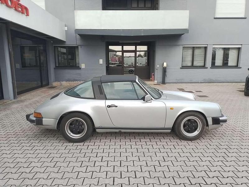 Usata Porsche 911 Carrera Cabriolet 231 CV (169 kW) 1985 Argento Cabrio