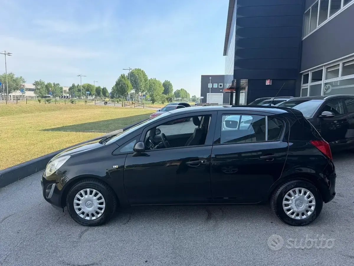 Usata Opel Corsa 85 CV (62 kW) 2013 Nero Utilitaria