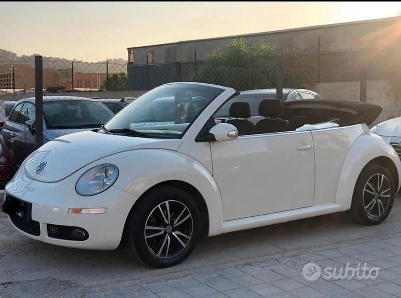Usata VW New Beetle 105 CV (77 kW) 2006 Bianco Utilitaria
