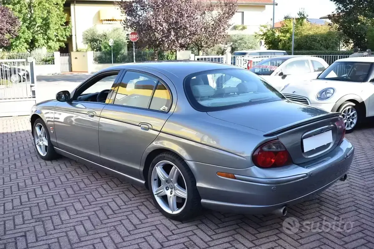 Usata Jaguar S-Type Supercharged 396 CV (291 kW) 2003 Grigio Berlina