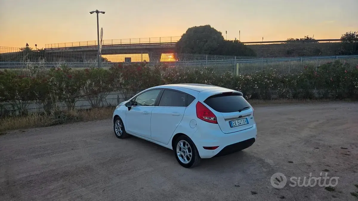 Usata Ford Fiesta Titanium 92 CV (67 kW) 2012 Bianco Berlina
