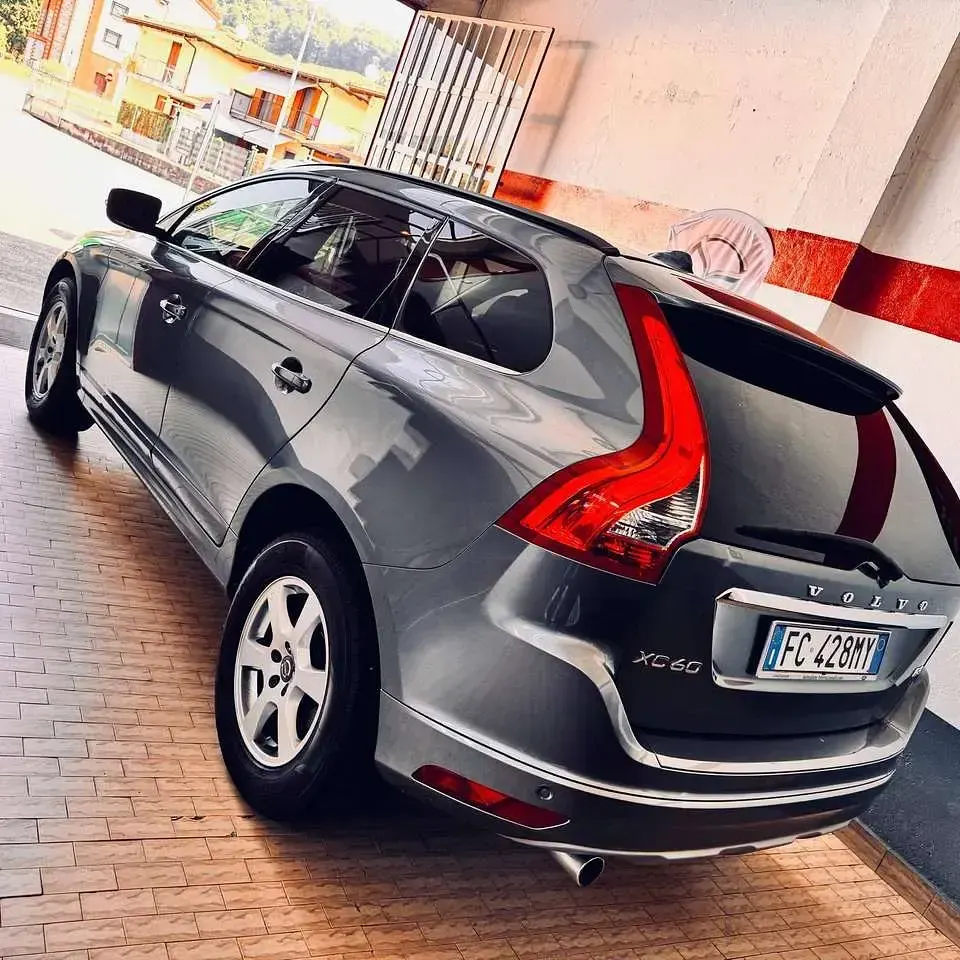 Usata Volvo XC60 Business Edition 150 CV (110 kW) 2016 Grigio SUV