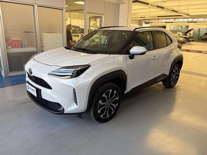 Usata Toyota Yaris Cross Trend 92 CV (67 kW) 2025 Perlato triplo strato SUV