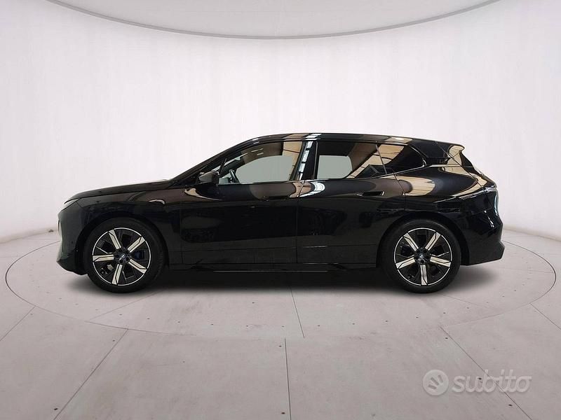 Usata BMW iX Comfort Edition 384 kW (523 CV) 2025 Black sapphire SUV