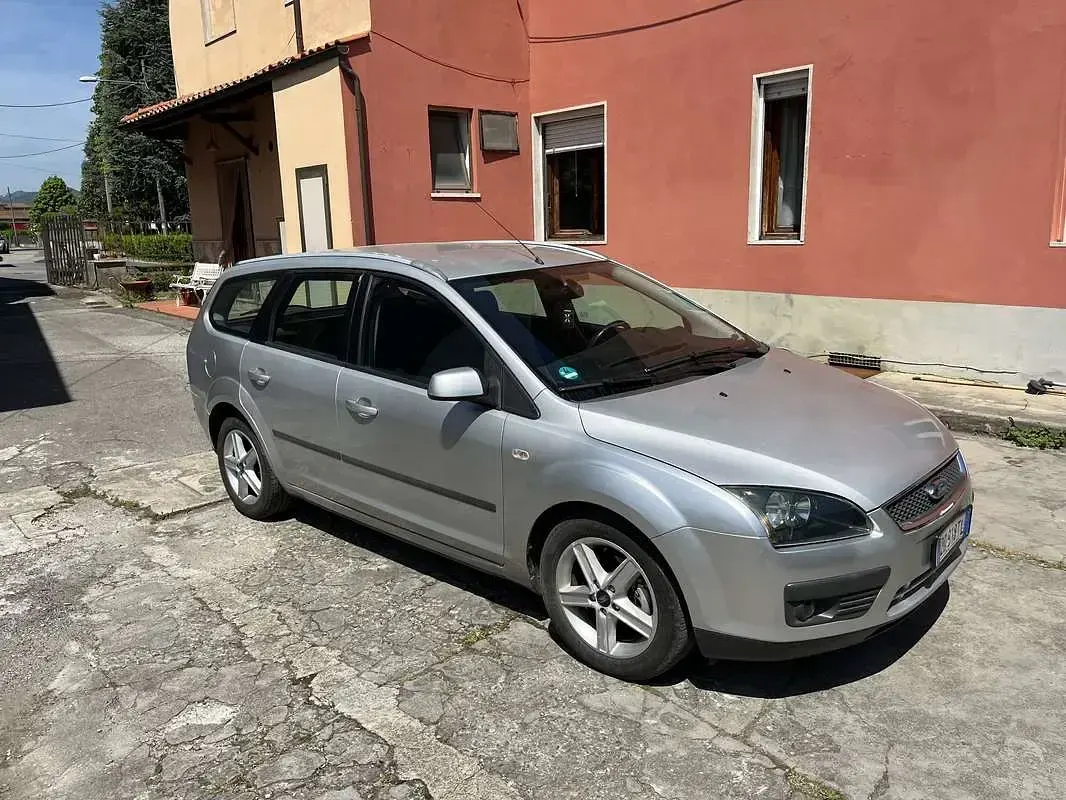 Usata Ford Focus Style 90 CV (66 kW) 2006 Grigio Station wagon