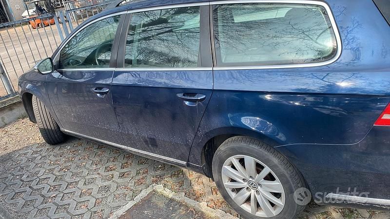 Usata VW Passat 140 CV (102 kW) 2014 Blu Station wagon