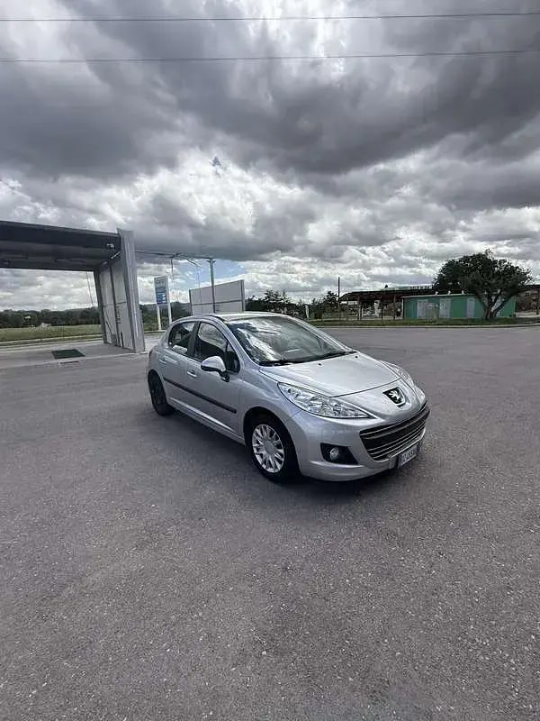 Usata Peugeot 207 73 CV (53 kW) 2009 Berlina