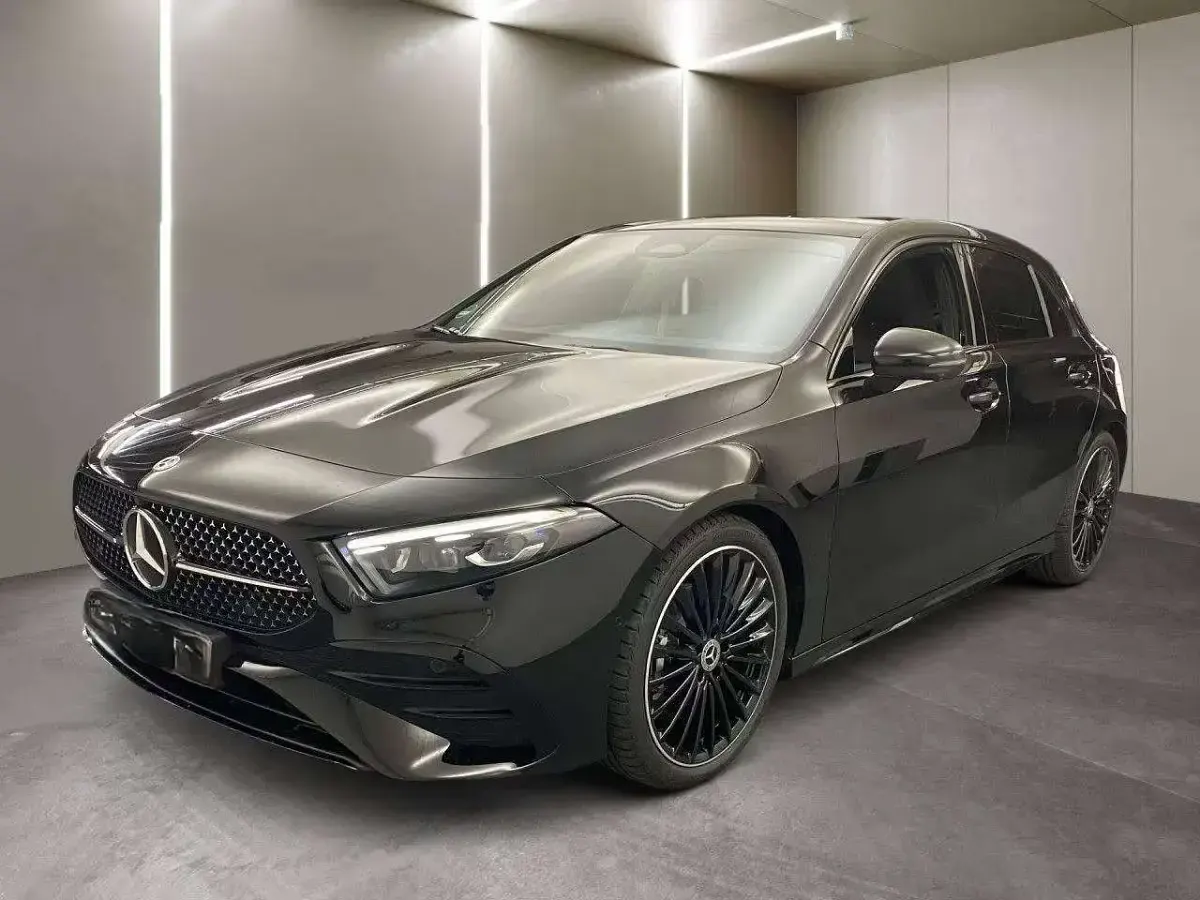 Nuova Mercedes A200 AMG 163 CV (119 kW) 2026 Cosmos black Berlina