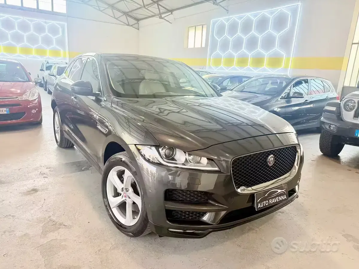 Usata Jaguar F-Pace Pure 180 CV (132 kW) 2019 Grigio SUV