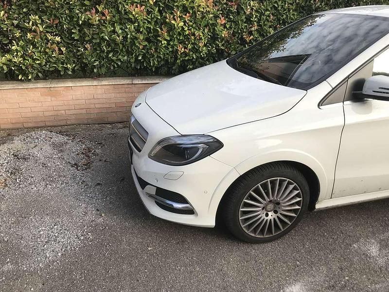 Usata Mercedes B200 156 CV (114 kW) 2016 Bianco Monovolume
