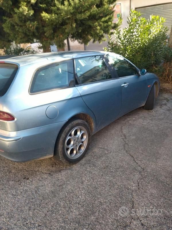 Usata Alfa Romeo 156 110 CV (80 kW) 2002 Grigio Berlina