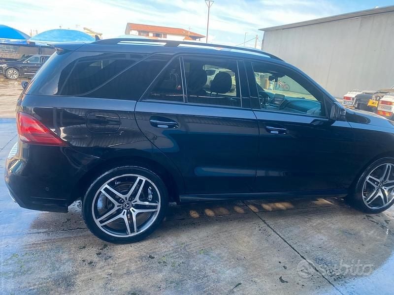 Usata Mercedes GLE250 AMG 204 CV (150 kW) 2018 Nero Station wagon