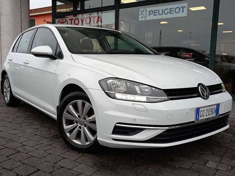 Bianco Usata 2019 VW Golf VII Business Tre volumi | 15.900 € (Buon prezzo) - Immagine 1/4