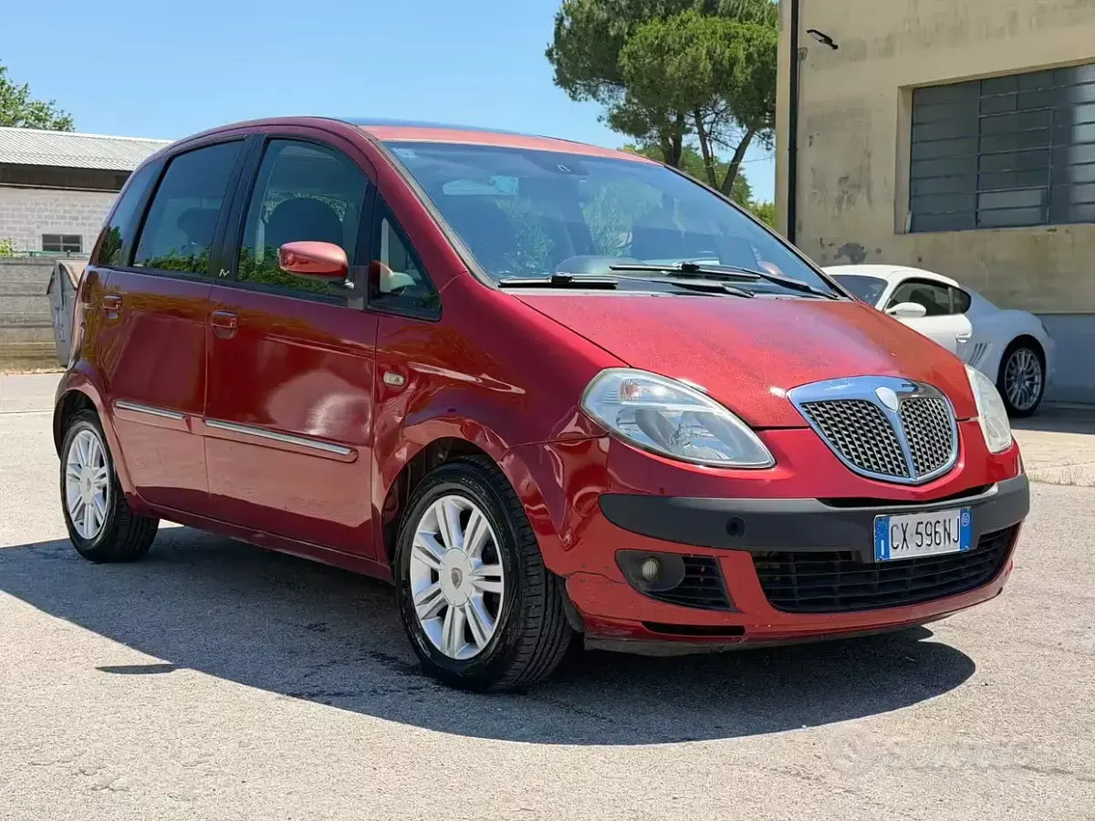 Usata Lancia Musa 95 CV (69 kW) 2005 Rosso Monovolume