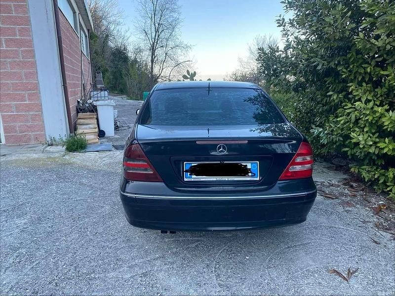 Usata Mercedes C220 Avantgarde 143 CV (105 kW) 2005 Berlina