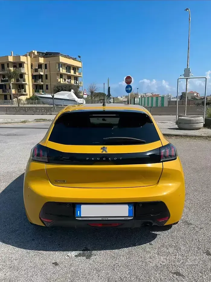 Usata Peugeot 208 Allure 102 CV (75 kW) 2020 Giallo Utilitaria