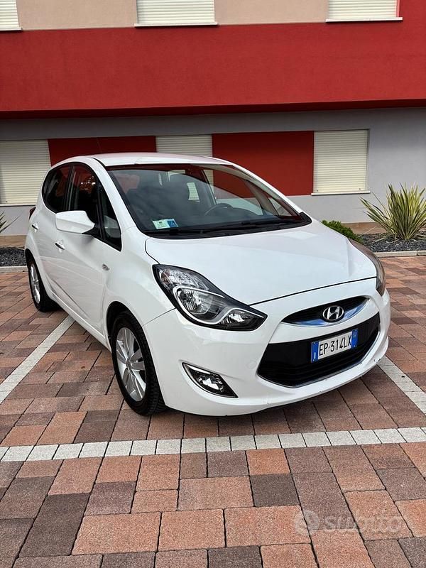 Bianco Usata 2012 Hyundai ix20 Style Due volumi | 4950 € (Buon prezzo) - Immagine 1/4