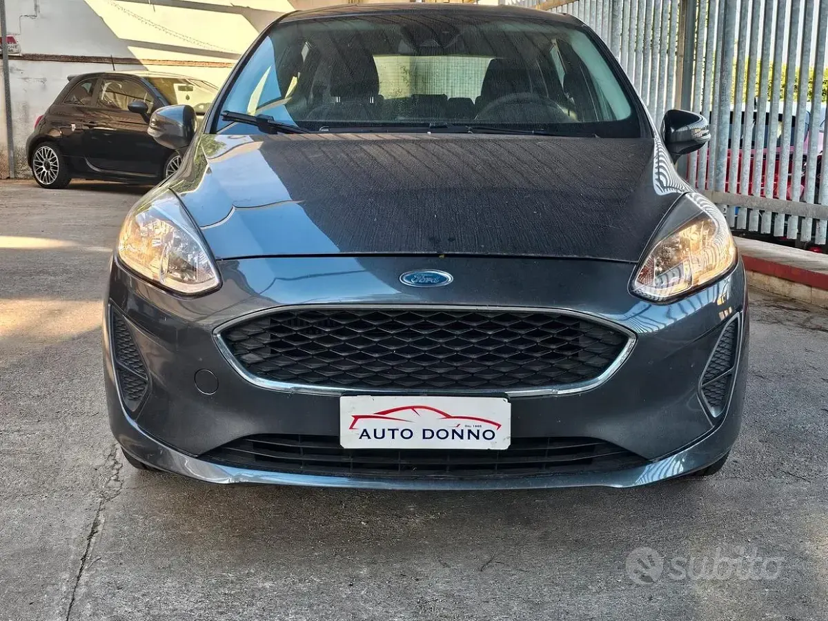 Usata Ford Fiesta 85 CV (62 kW) 2017 Grigio Utilitaria