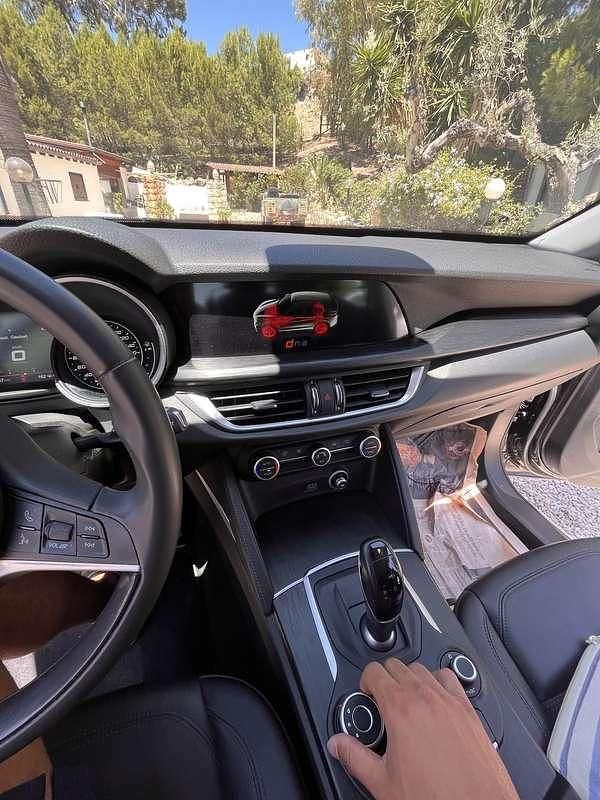 Usata 2018 Alfa Romeo Stelvio Business SUV | 17.700 € (Buon prezzo) - Immagine 1/4