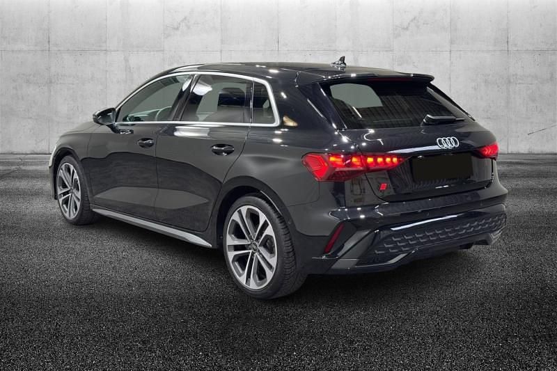 Usata Audi A3 e-tron S-Line 150 CV (110 kW) 2024 Nero metallizzato Utilitaria