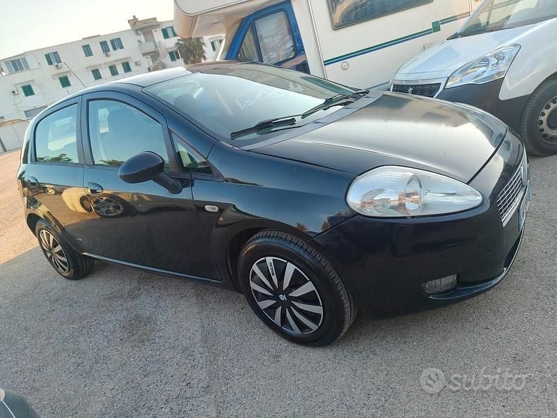 Usata Fiat Grande Punto Dynamic 90 CV (66 kW) 2007 Nero Utilitaria
