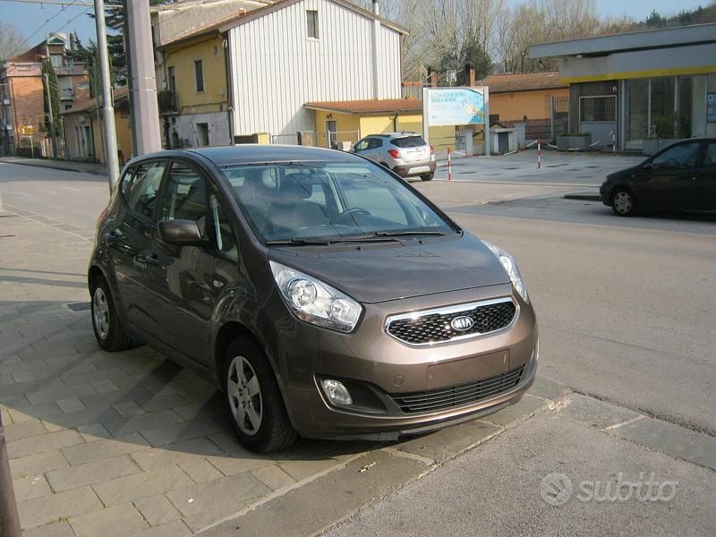 Usata Kia Venga 90 CV (66 kW) 2014 Marrone Utilitaria