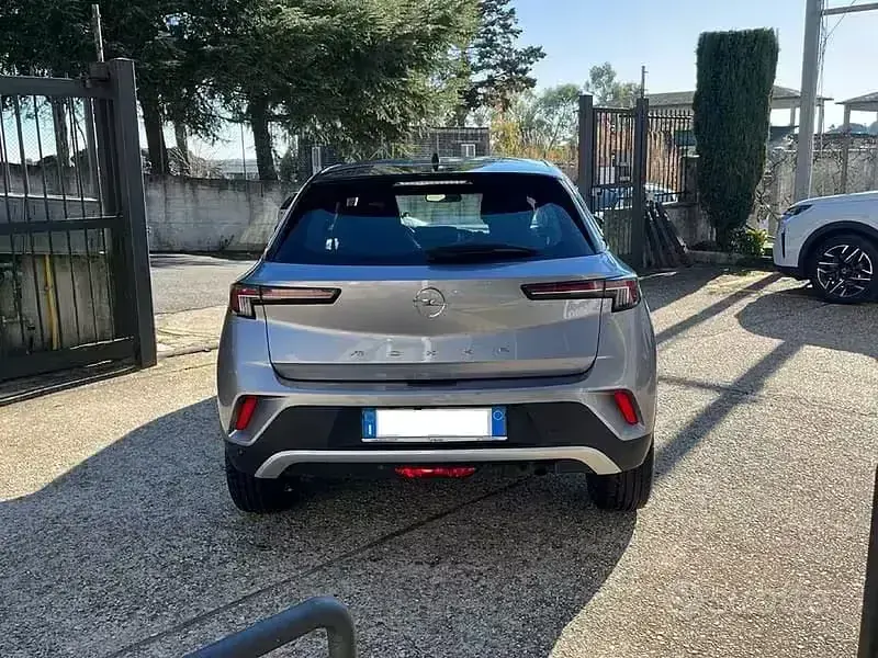 Usata Opel Mokka Elegance 101 CV (74 kW) 2022 Grigio SUV