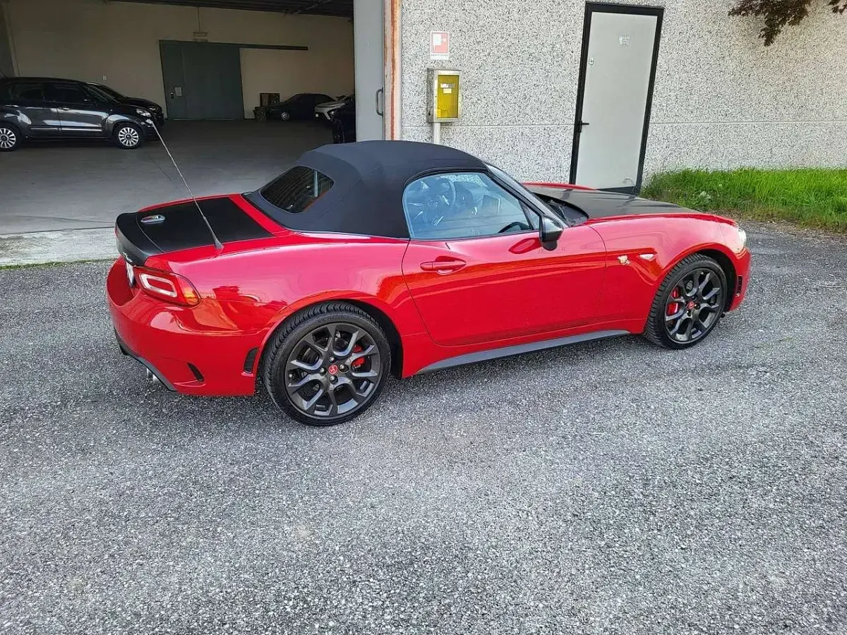 Usata Abarth 124 Spider 170 CV (125 kW) 2017 Rosso e nero Cabrio