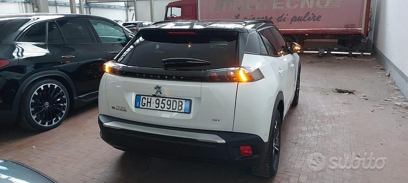 Usata Peugeot e-2008 GT-line 100 kW (136 CV) 2021 Bianco SUV