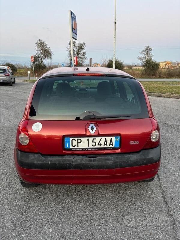 Usata Renault Clio II Dynamique 65 CV (47 kW) 2004 Rosso Berlina