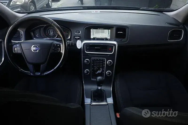 Usata Volvo V60 Kinetic 115 CV (84 kW) 2015 Nero Station wagon