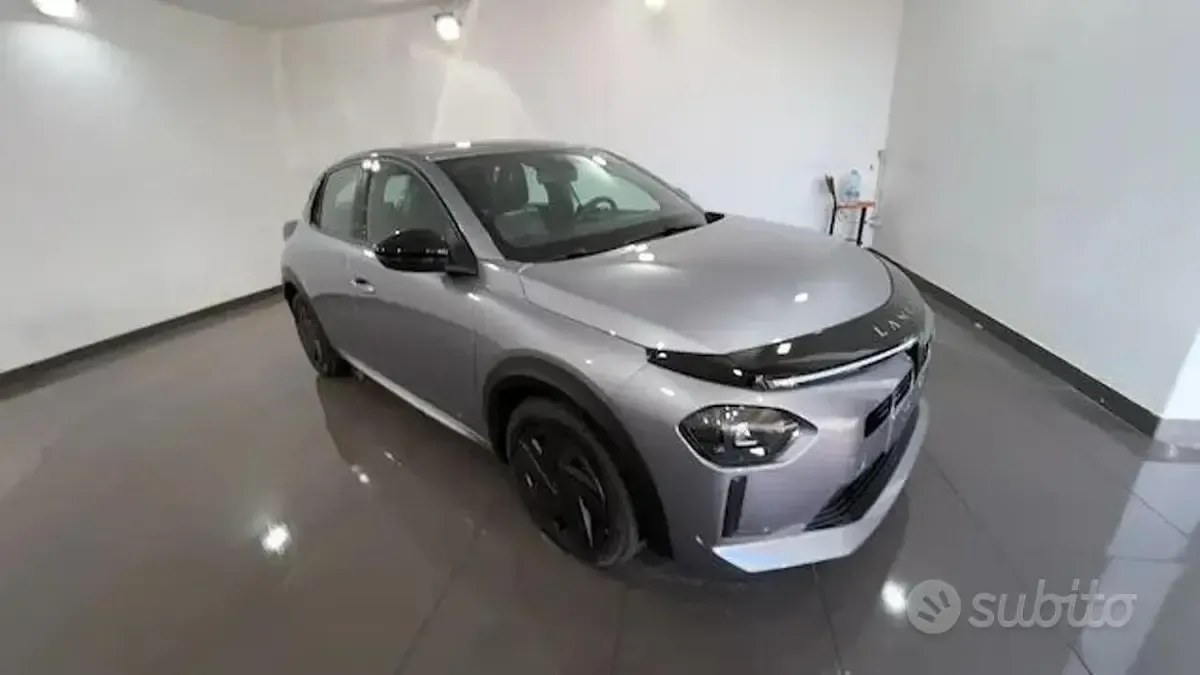 Nuova Lancia Ypsilon 101 CV (74 kW) 2026 Grigio Utilitaria