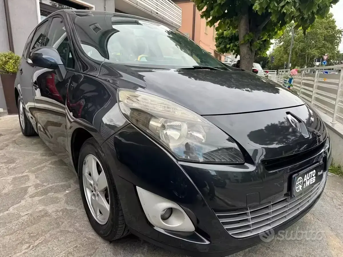 Usata Renault Scénic III 110 CV (80 kW) 2010 Grigio Monovolume