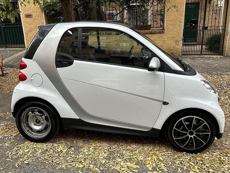 Bianco Usata 2014 Smart ForTwo Coupé Coupé | 6200 € - Immagine 1/4