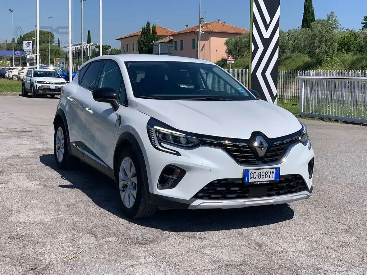 Usata Renault Captur Zen 143 CV (105 kW) 2022 Bianco SUV
