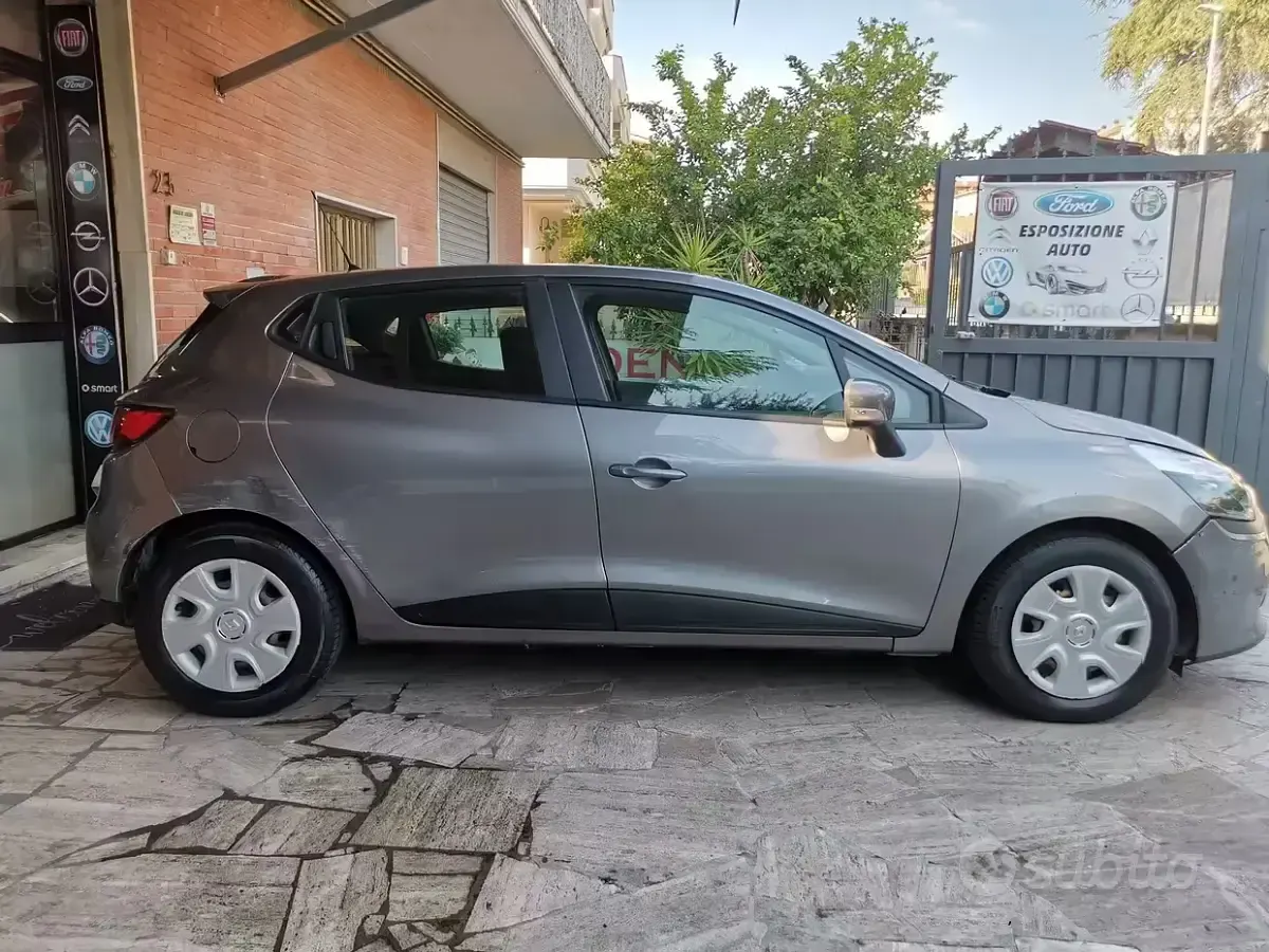 Usata Renault Clio IV 72 CV (52 kW) 2013 Grigio Berlina