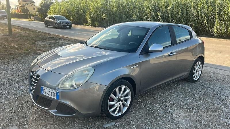 Usata Alfa Romeo Giulietta 120 CV (88 kW) 2011 Grigio Utilitaria
