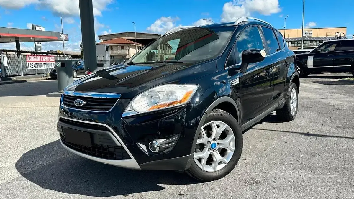 Usata Ford Kuga 140 CV (102 kW) 2011 Nero SUV
