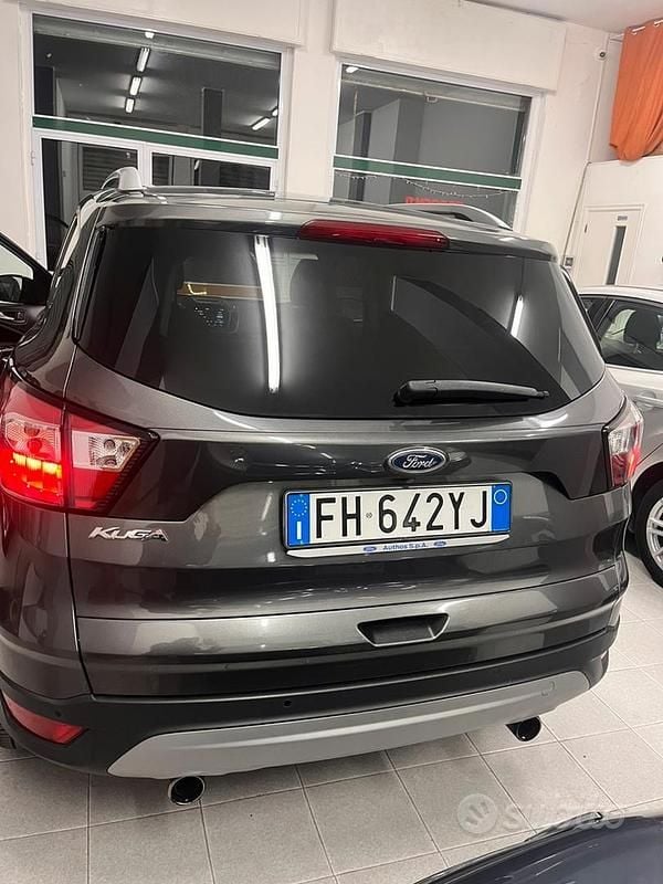 Usata Ford Kuga Titanium 120 CV (88 kW) 2017 Grigio SUV