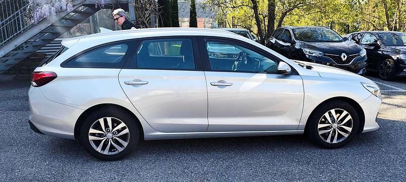 Usata Hyundai i30 110 CV (80 kW) 2019 Argento Station wagon