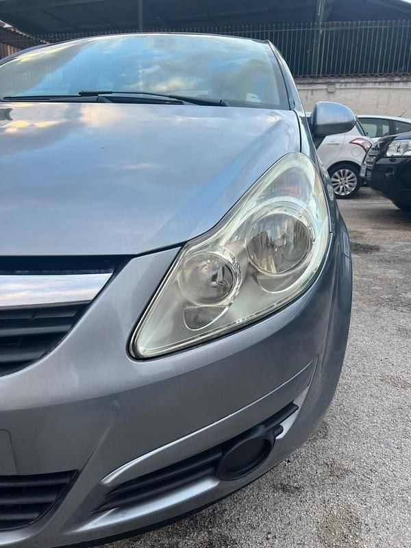 Usata Opel Corsa Cosmo 75 CV (55 kW) 2007 Grigio Utilitaria