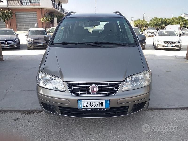 Käytetty Fiat Idea 77 HP (56 kW) 2010 Keltainen Tila-auto
