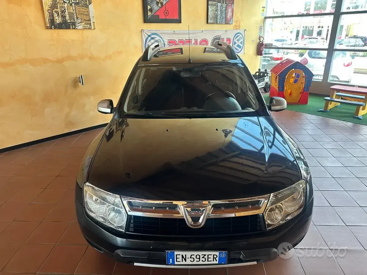 Usata Dacia Duster Lauréate 110 CV (80 kW) 2012 Nero SUV