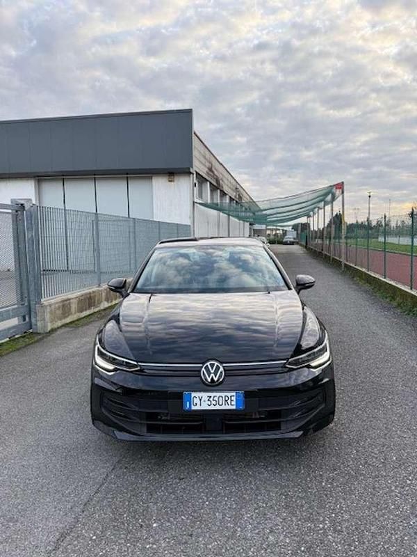 Usata VW Golf VIII Life 116 CV (85 kW) 2025 Nero grenadilla metallizzato Berlina