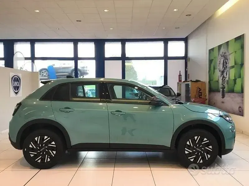 Nouvelle Fiat 600 110 ch (80 kW) 2026 Bleue SUV