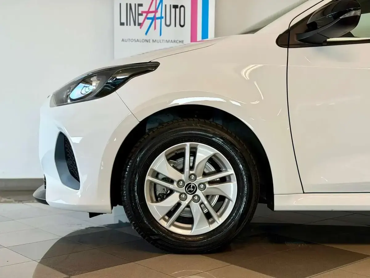 Usata Mazda 2 Center-Line 116 CV (85 kW) 2024 Bianco Utilitaria