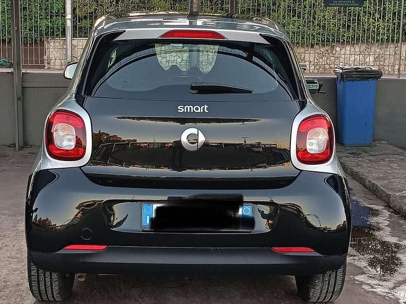 Begagnad Smart ForFour Passion 71 HK (52 kW) 2016 Svart Halvkombi