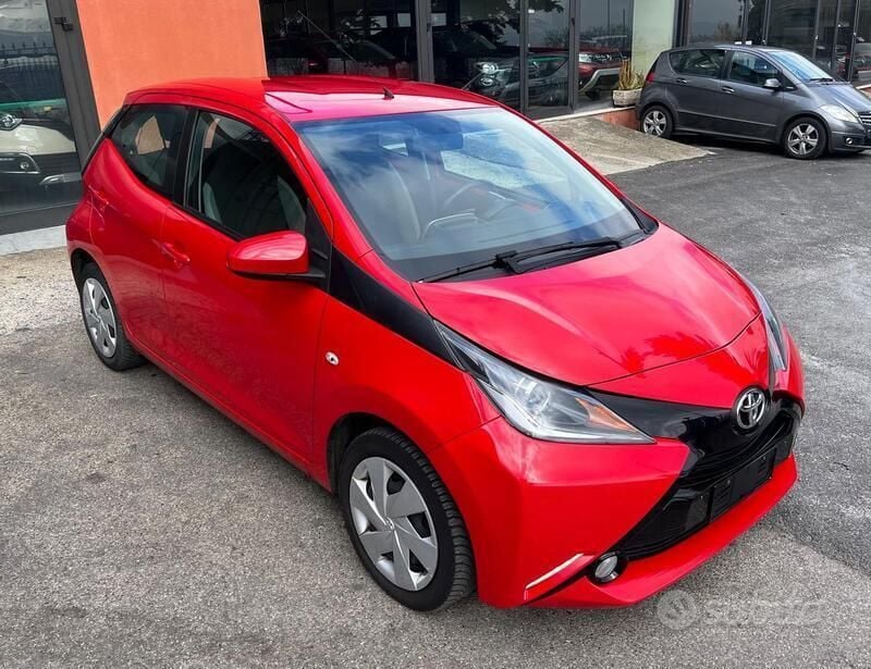 Usata Toyota Aygo x-style 72 CV (52 kW) 2018 Rosso Utilitaria