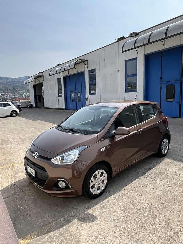 Usata Hyundai i10 Style 67 CV (49 kW) 2014 Marrone Utilitaria