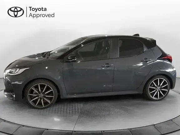 Nuova Toyota Yaris Hybrid 130 CV (95 kW) 2025 Grigio Berlina
